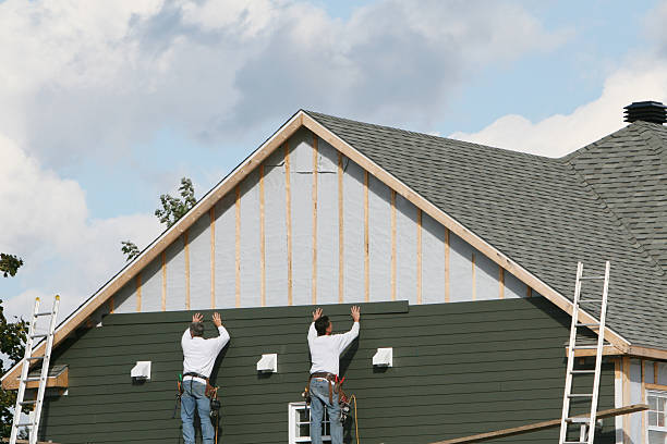 Professional Siding technician working in Magnolia, NC